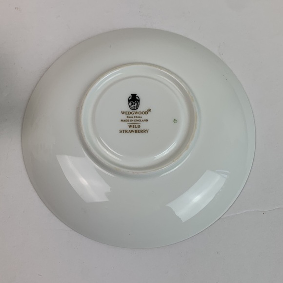Wedgewood bone china tea / coffee cup & saucer set, Wild Strawberry EUC - Picture 8 of 10